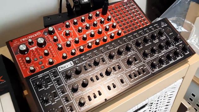 Behringer Neutron VS. Pro-1 - my opinion смотреть онлайн