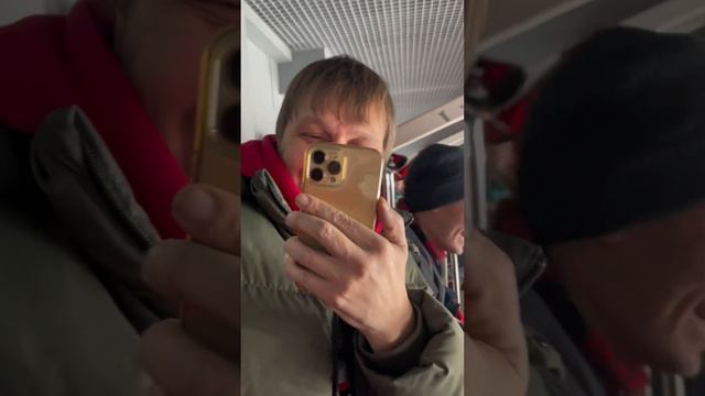Приехал в Екатеринбург на хоккей 😇 смотреть онлайн