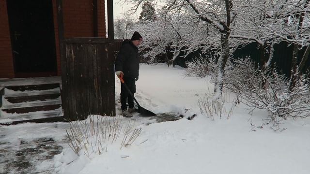 Приехали на дачу после снегопада смотреть онлайн
