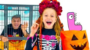 Настя и Ева учат алфавит на Хеллоуин