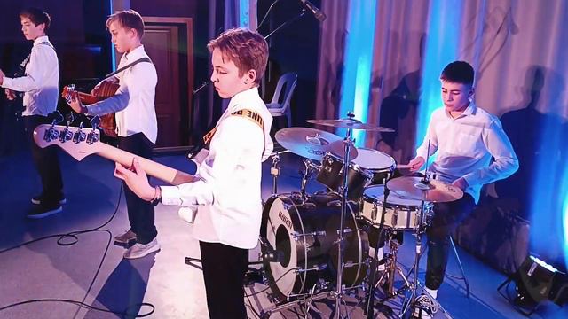 Apache (The Shadows cover) смотреть онлайн