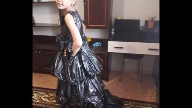 Онлайн показ костюмов из бросового материала ЭКО мода смотреть онлайн
