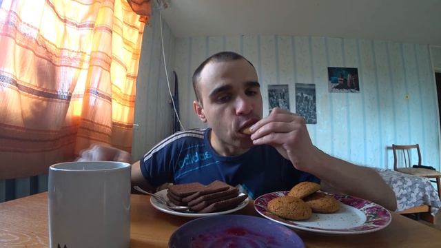 МУКБАНГ/АСМР ОВСЯНОЕ ПЕЧЕНЬЕ, ШОКОЛАДНОЕ ПЕЧЕНЬЕ с ВАРЕНЬЕМ/ и КОФЕ/ОБЖОР/ЕДА /EATING/ ASMR/ Mukban смотреть онлайн