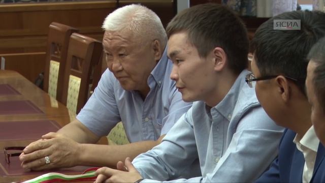 Чемпион Европы по боксу Василий Егоров встретился с главой Якутии смотреть онлайн