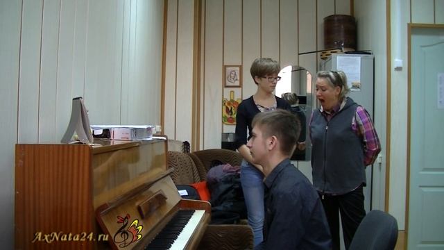 Урок вокала.Упражнения на:включение резонаторов;пение в позиции;опора и артикуляция;стаккато;subito смотреть онлайн