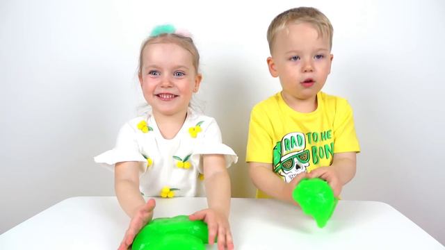 Easter Bunny and Easter Egg Hunt for Gaby and Alex смотреть онлайн