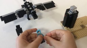 Даник собирает Конструктор LEGO Minecraft Последняя битва