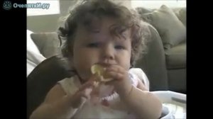 Реакция детей на лимон.