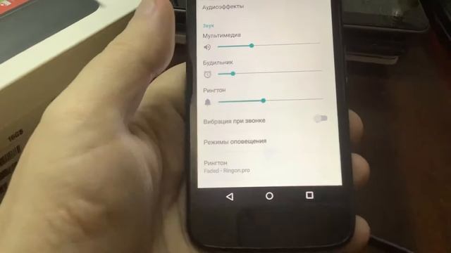 Смартфон Motorola XT1033 смотреть онлайн