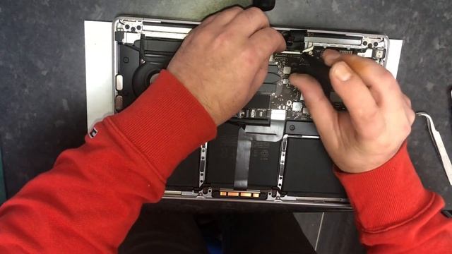 MacBook Pro 13 A1989 Screen Replacement UK