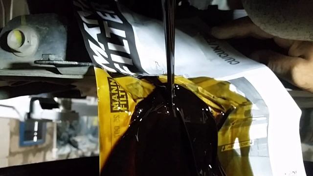 Suzuki Vitara 2018 год 1,6 бензин. Замена масла, фильтров, смотрим ходовую, проверяем свечи. смотреть онлайн