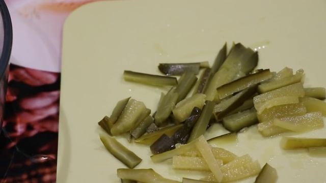 САЛАТ ДЕРЕВЕНСКИЙ С КУРИЦЕЙ И ГРИБАМИ/САЛАТ НА ПРАЗДНИК/РЕЦЕПТЫ НА 8 МАРТА смотреть онлайн