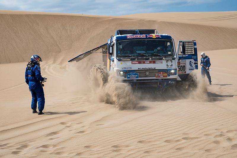 «КАМАЗ-мастер» на ралли «Дакар 2019» — 15-е января — Песчаная ловушка для Николаева смотреть онлайн