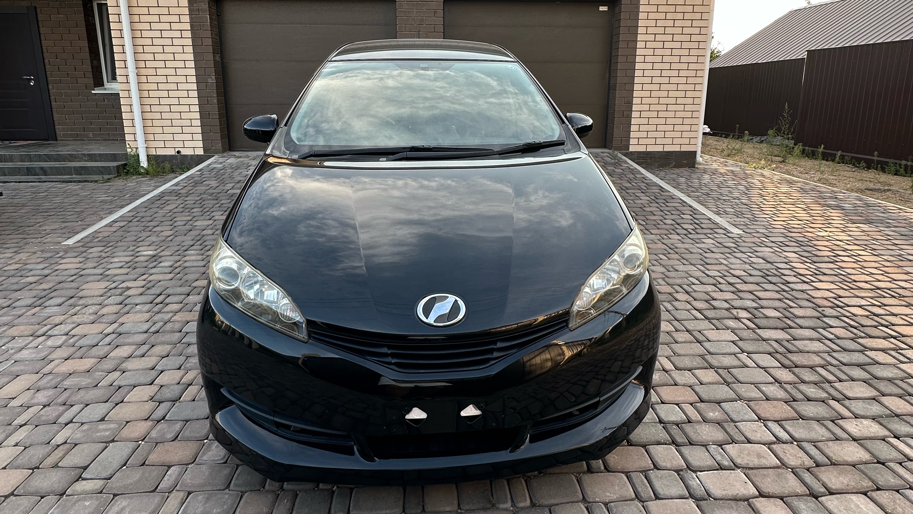 Toyota Wish, 2011 г.в., Бензин, V-1800, Оценка 3.5, Пробег 164.000 км., Цена 1.000.000₽ смотреть онлайн