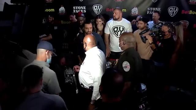 Каменные лица в USA. Stone faces! Тяжелый нокаут! #Stonefaces #Каменныелица #Нокаут #ДневникХача смотреть онлайн