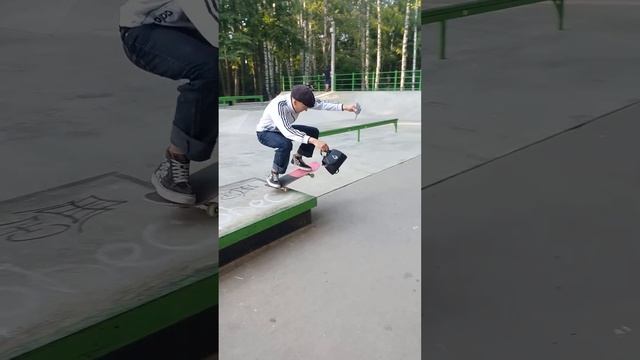 Типичные люди в скейтпарке ? #скейт #скейтборд #скейтбординг #shorts #тикток смотреть онлайн