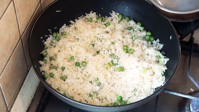 РЕЦЕПТ ВКУСНОГО РАССЫПЧАТОГО РИСА С ЗЕЛЕНЫМ ГОРОШКОМ И СОУСОМ КАРРИ. ГОТОВИМ РАССЫПЧАТЫЙ РИС. смотреть онлайн