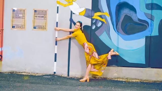 Fujifilm XA5 with Farah Ann (Graffiti Art Street) смотреть онлайн