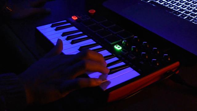 HOW TO MAKE TRAP BEATS | EGYPTIAN TRAP BEAT | AKAI MPK MINI смотреть онлайн