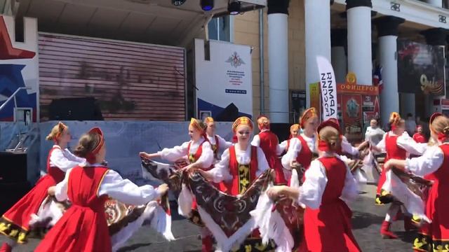 Ну очень красивый танец / Русский народный танец / Уссурийск смотреть онлайн