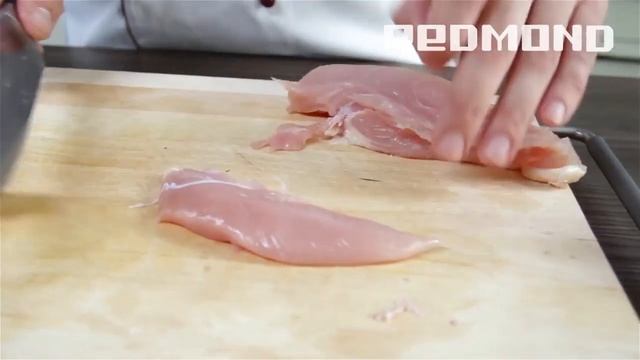 Куринный шашлык в электрошашлычнице REDMOND RBQ 0251 смотреть онлайн