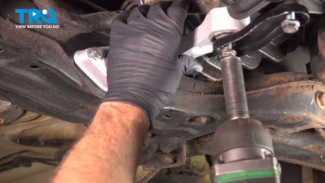 How to Replace Rear Engine Mount 1998-2010 Volkswagen Beetle смотреть онлайн
