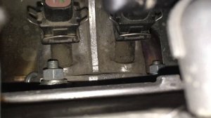 Лада Гранта FL двигатель потеет маслом