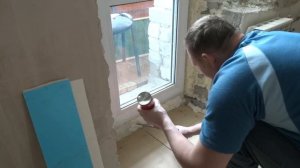 УБИРАЕМ ПЛАСТИКОВЫЙ ПОРОГ БАЛКОННОЙ ДВЕРИ. Пластиковые окна, бюджетный ремонт.