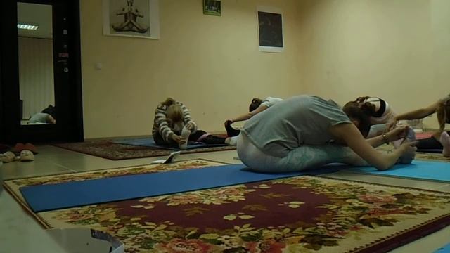 40 минут на все тело, техники земли yogaflow, с 9 мин повтор на другую ногу смотреть онлайн