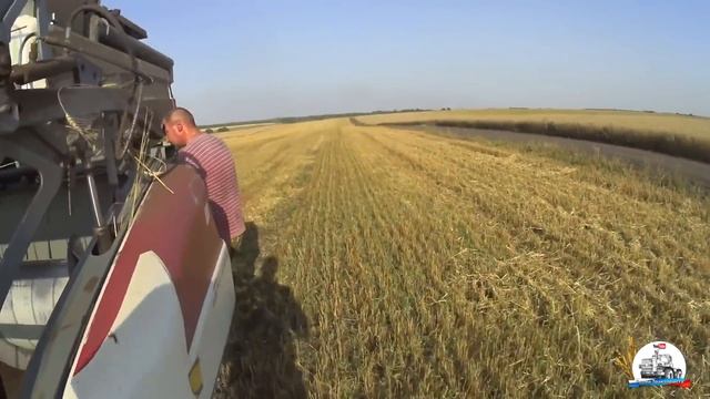 Уборка 2017! Как горел комбайн Палессе GS-12 и поле с пшеницей! смотреть онлайн