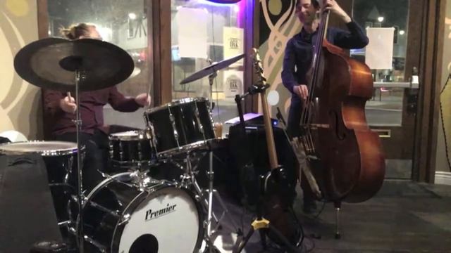 Doug Hare Trio at Olde Towne East смотреть онлайн