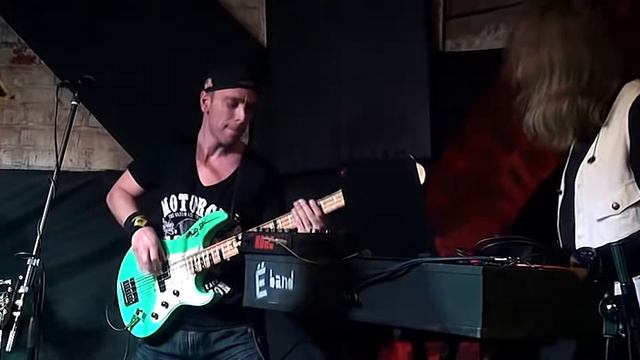 Ё band - Feel My God Inside Of Me. Выступление во Wrong bar 27 апреля 2018 смотреть онлайн