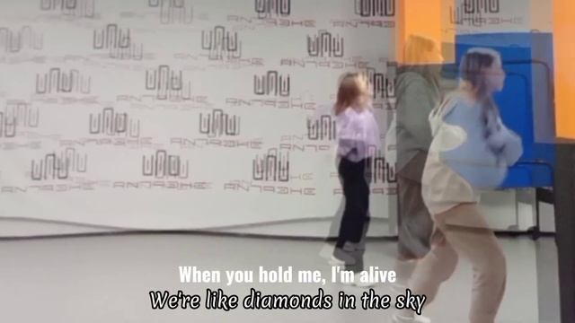 хип-хоп танцевалм в понедельник. завтра будет видео и кругой танец смотреть онлайн