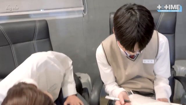 [РУС.СУБ] [RUS.SUB] [T:TIME] Хюнин Кай учит математику / HUENINGKAI's Math Study - TXT