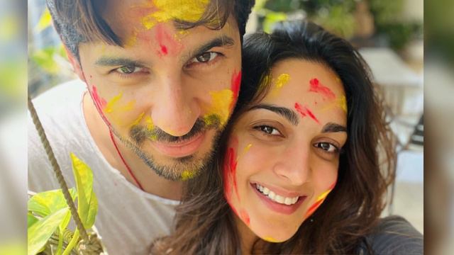 Bollywood Holi 2024: Pregnant Kiara Advani Celebrating Holi with Husband Sidharth Malhotra смотреть онлайн