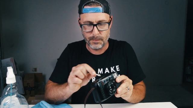 How to CLEAN a 35mm Film Camera from a THRIFT Store. Film Camera THRIFTING! смотреть онлайн