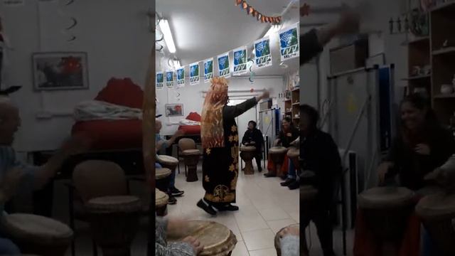 В КЛУБЕ УЧУСЬ играть на дарбуке смотреть онлайн