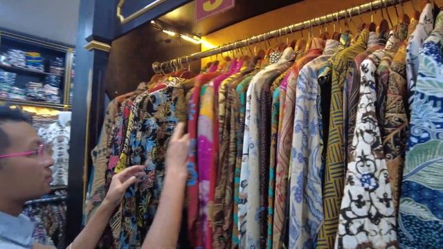 Trying Bakpia on the CRAZIEST street in Yogyakarta ?? 4K #indonesia смотреть онлайн