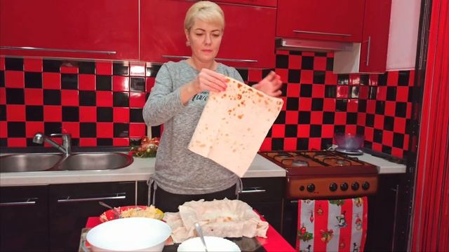 #лавашзапеченный #вкуснаяеда Лаваш с сыром и не только! В нем ещё много секретных ингредиентов! смотреть онлайн