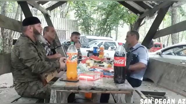 КРАСИВАЯ ИЛЛИ В КРУГУ ДРУЗЕЙ смотреть онлайн