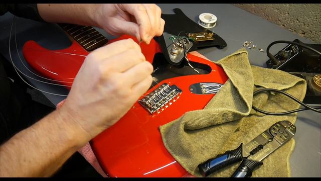 Easy To Fit FREE Loaded Single Humbucker Pickguard! [GIVEAWAY] смотреть онлайн