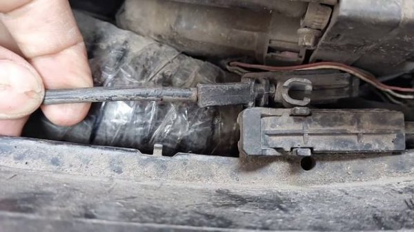 как открыть капот на Renault Scenic (Рено Сценик) 2