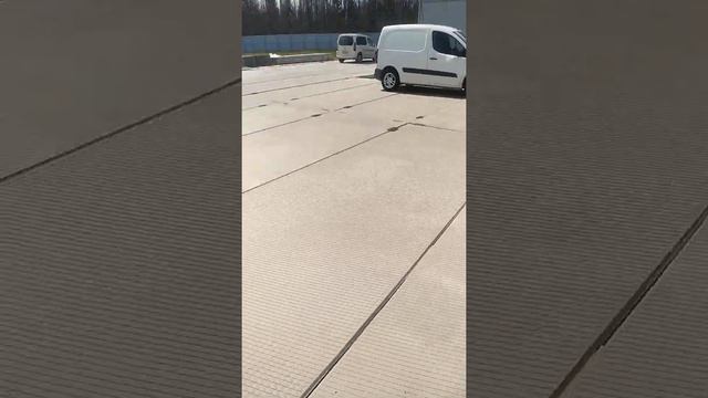 Металлическая лестница со ступенями из решетчатого настила. смотреть онлайн