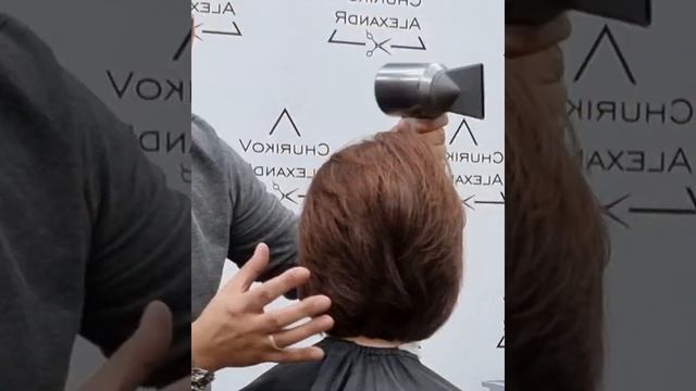 Новая история. Стрижка на тонкие волосы для любой густоты .#beauty #чуриков #парикмахер #стрижки смотреть онлайн