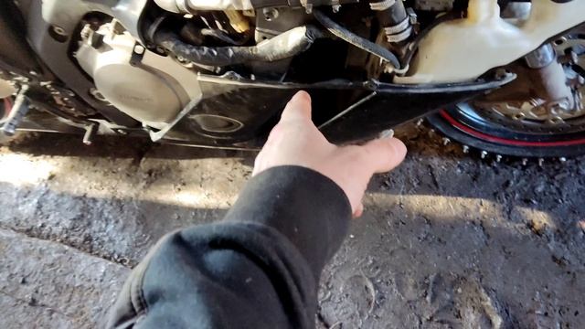Замена цепи маслонасоса / как открутить корзину сцепления CBR1000RR смотреть онлайн