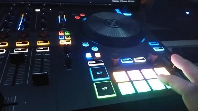 Traktor Kontrol S3 Pad FX смотреть онлайн