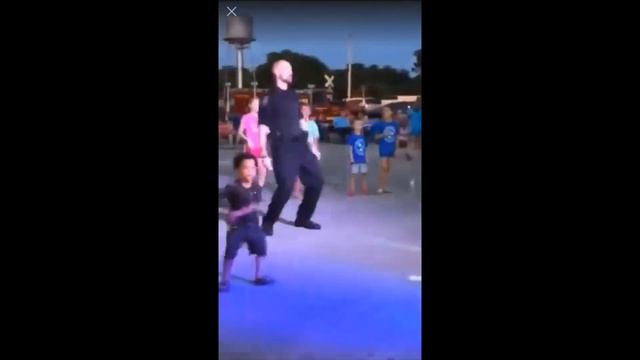 ?These Police Officers KILL the GIT UP Dance Challenge! [Part 2]???? #Gitupchallenge смотреть онлайн