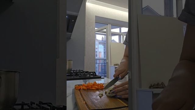 Суп с охотничьими колбасками #готовкадома #рецепты #суп