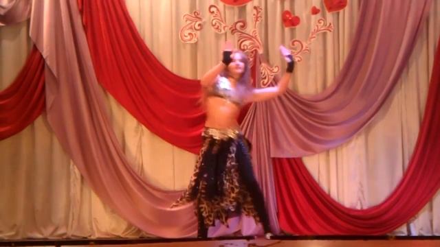 Восточные танцы в ПМР. Молодая девушка красиво танцует. смотреть онлайн