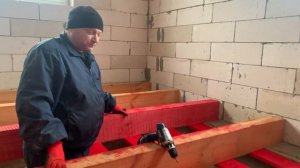 Черновые полы по деревянным лагам, в доме из газобетона.